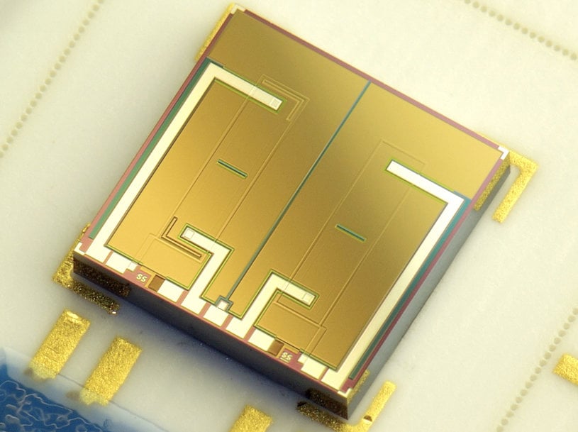 parallel measurement of multiple water parameters with a single sensor chip